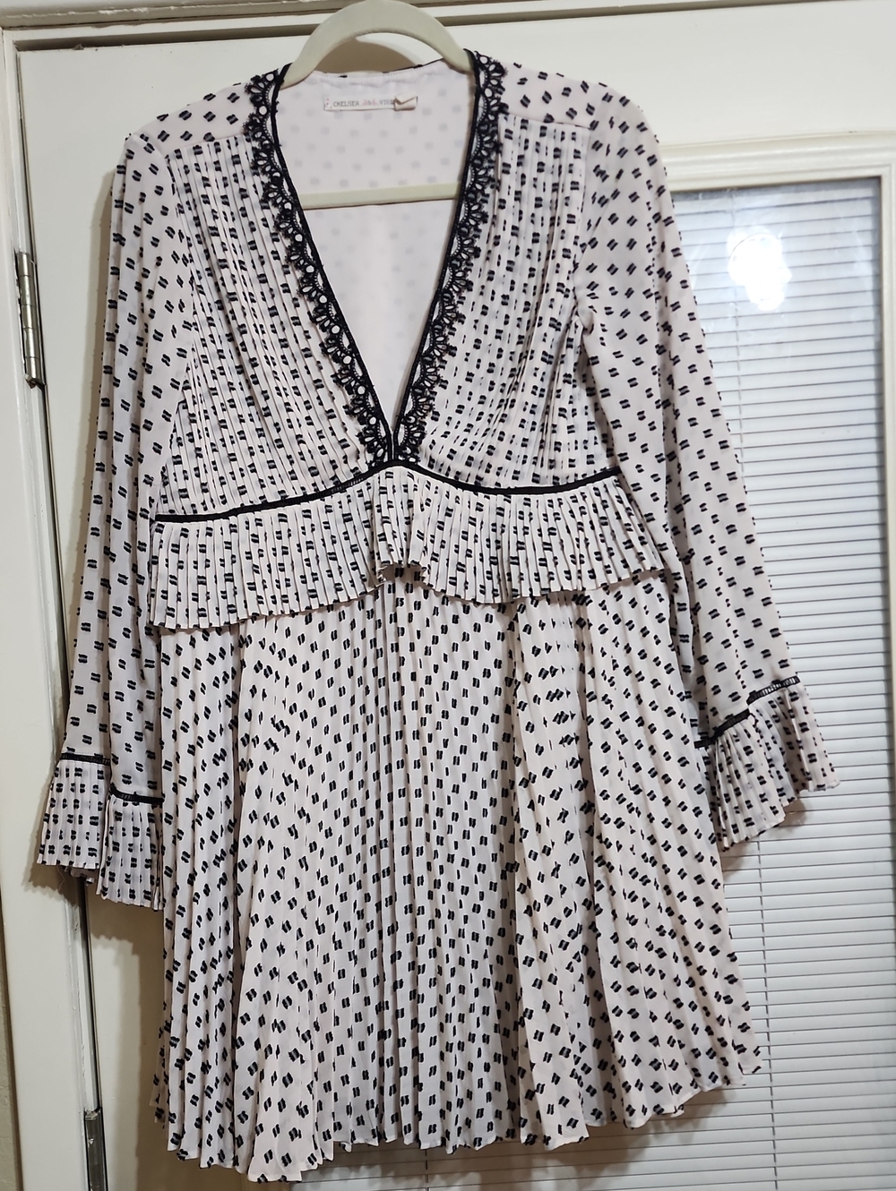 Chelsea & Violet Cream Long Sleeve Pleated V-Neck Tunic with Black Trim